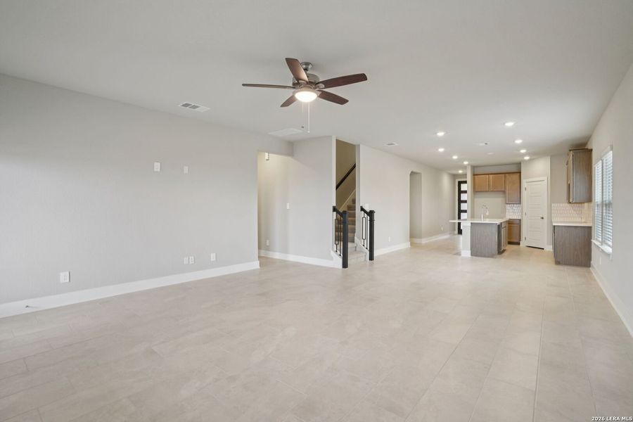 Spacious, unfurnished interior of a new home in Lark Canyon, New Braunfels (Image 27).