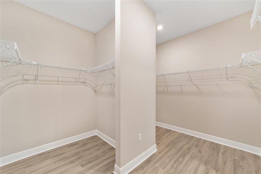 Spacious, unfurnished interior of a new home in , Ocala (Image 33).