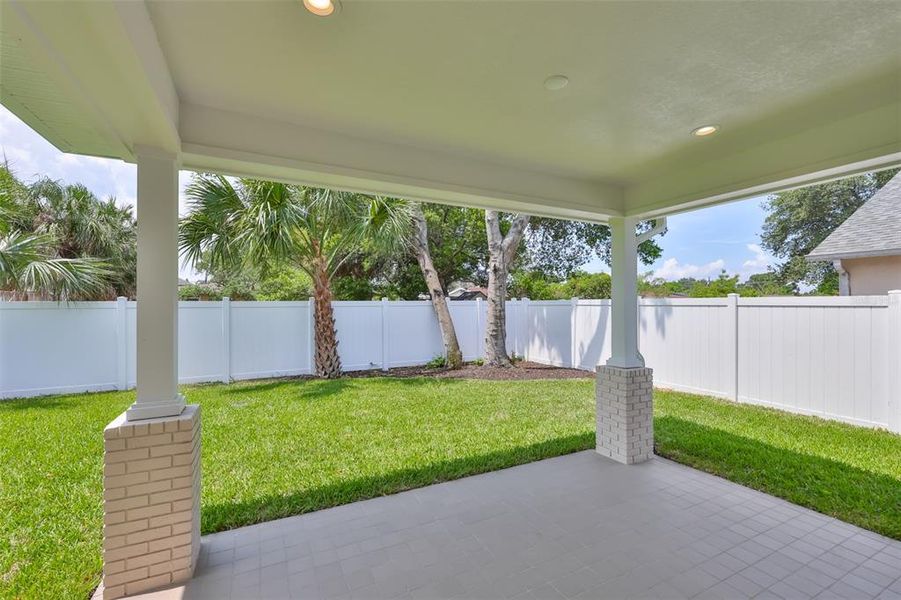 Exterior details and patio area of a home in , Tampa (Image 3).