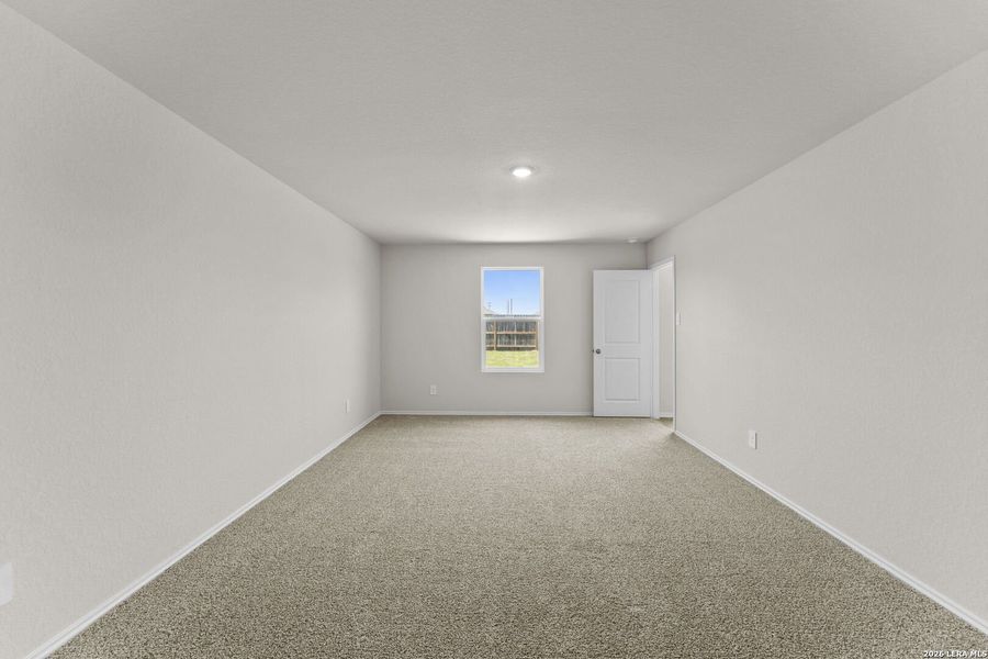 Spacious, unfurnished interior of a new home in Navarro Fields, Seguin (Image 24).