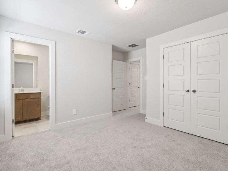 Spacious, unfurnished interior of a new home in Royal Crest, San Antonio (Image 28).