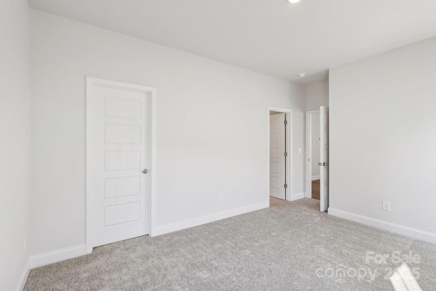 Spacious, unfurnished interior of a new home in Edgewood Preserve, Huntersville (Image 35). Spacious, unfurnished interior of a new home in Edgewood Preserve, Huntersville (Image 35).