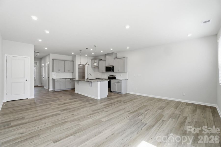 Spacious, unfurnished interior of a new home in Arbor Chase, Clover (Image 18).