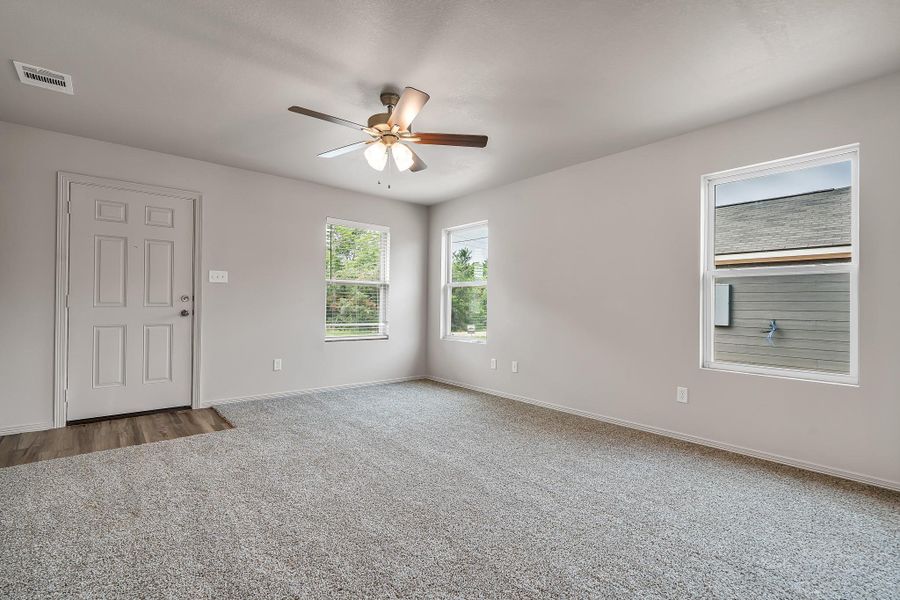 **Photos are sample photos of similar plan. Colors and features might vary**