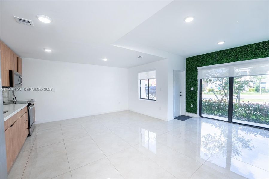 Spacious, unfurnished interior of a new home in , Homestead (Image 13).