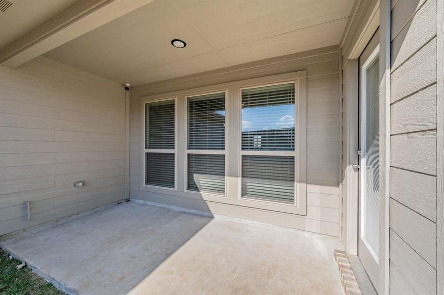 Exterior details and patio area of a home in Stone Eagle, Azle (Image 24).