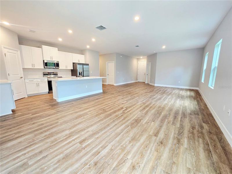 Spacious, unfurnished interior of a new home in , Homosassa (Image 28).