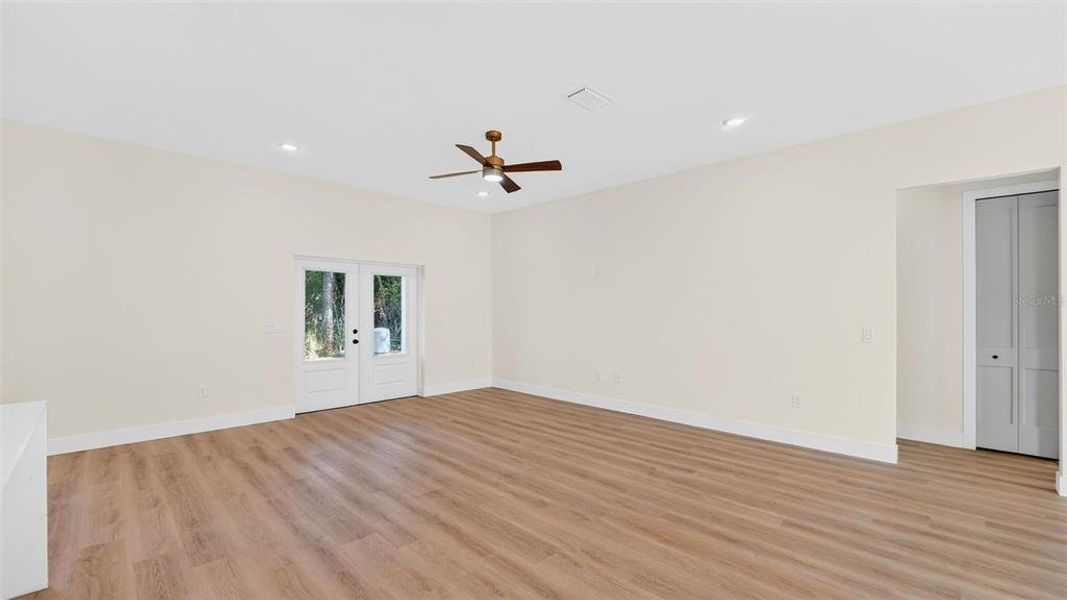 Spacious, unfurnished interior of a new home in , Debary (Image 19).