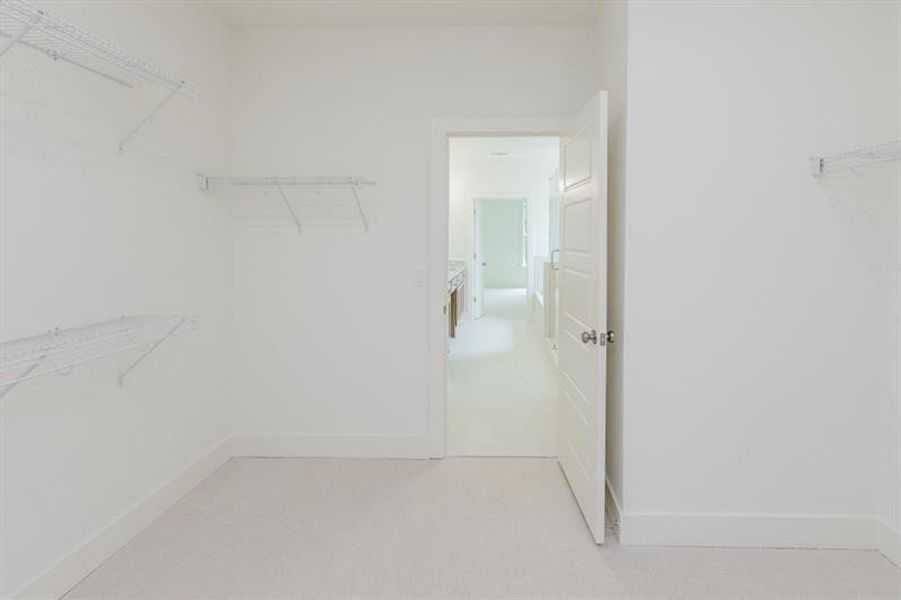 Spacious, unfurnished interior of a new home in , Gainesville (Image 36).