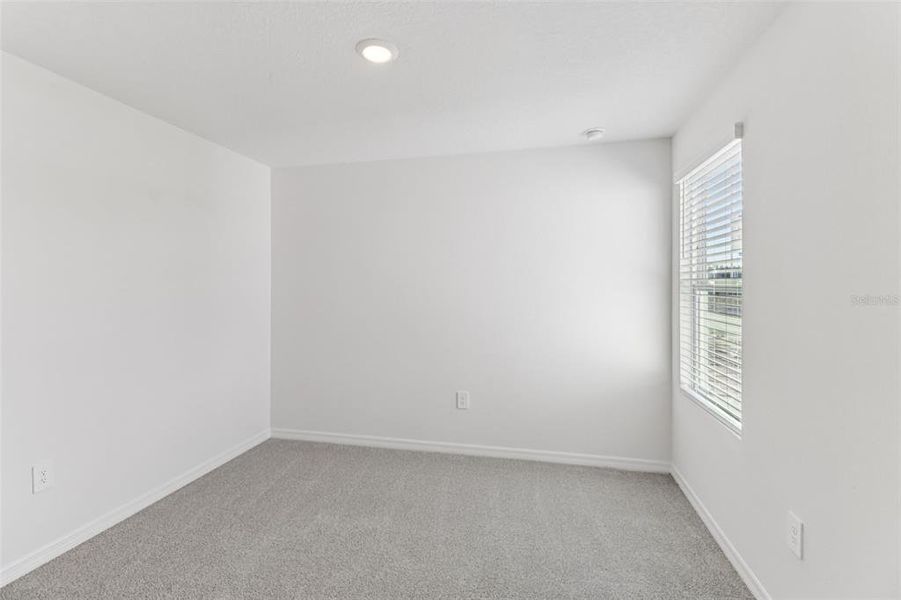 Spacious, unfurnished interior of a new home in The Reserve at Hammock Oaks Townes, Lady Lake (Image 23).