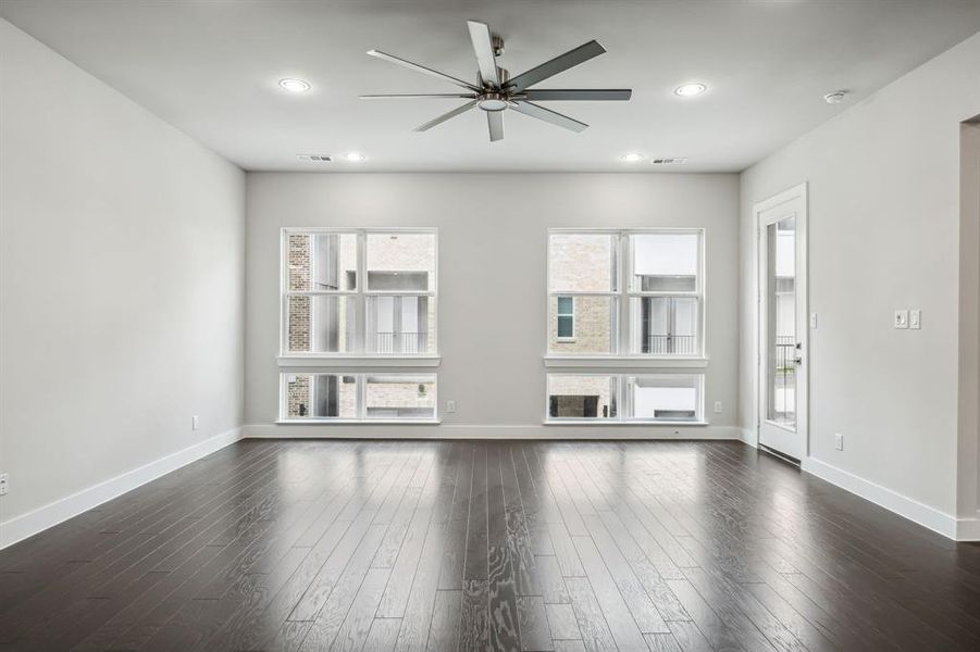 Spacious, unfurnished interior of a new home in SoHo Square, Dallas (Image 12). Spacious, unfurnished interior of a new home in SoHo Square, Dallas (Image 12).