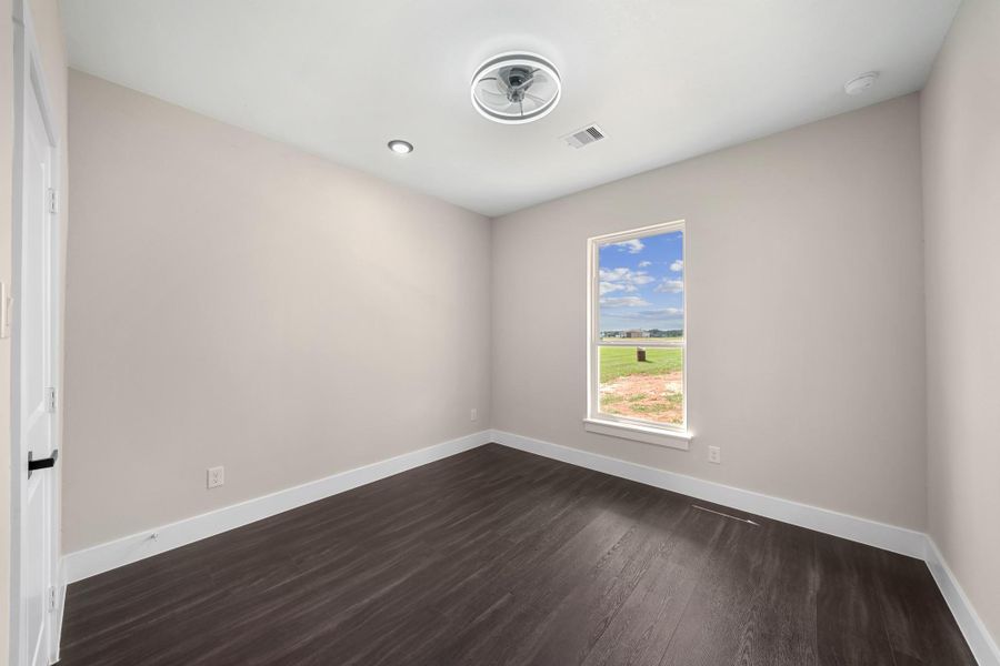 Spacious, unfurnished interior of a new home in , Angleton (Image 24).