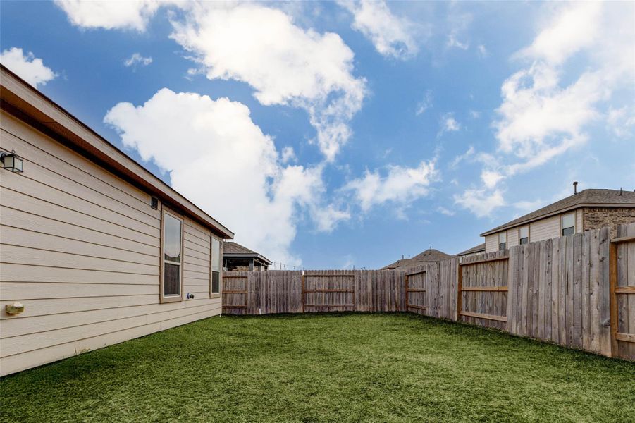Exterior details and patio area of a home in , Katy (Image 27).