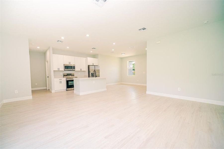 Spacious, unfurnished interior of a new home in , Kissimmee (Image 17).