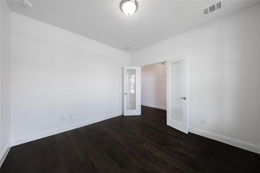 Spacious, unfurnished interior of a new home in Valencia on the Lake: Valencia 50s, Little Elm (Image 20). Spacious, unfurnished interior of a new home in Valencia on the Lake: Valencia 50s, Little Elm (Image 20).