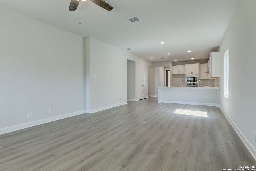 Spacious, unfurnished interior of a new home in Enclave at Hennersby Hollow 50's, San Antonio (Image 18). Spacious, unfurnished interior of a new home in Enclave at Hennersby Hollow 50's, San Antonio (Image 18).
