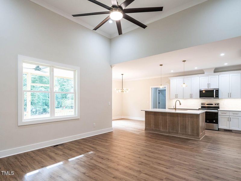 011-1280x960-family-room