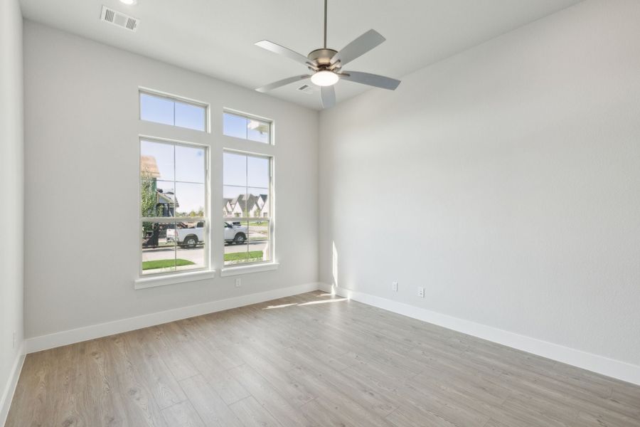 Representative unfurnished interior of a home built from the Dove by Centre Living Homes in Dove Hollow, Waxahachie (Image 43).