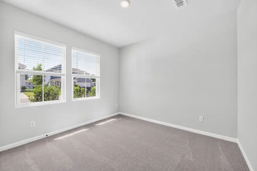 Spacious, unfurnished interior of a new home in Bradford Pointe, Summerville (Image 16).
