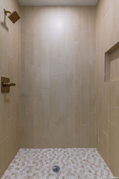 Close-up of interior finishes inside a home in , Eagle Pass (Image 15).