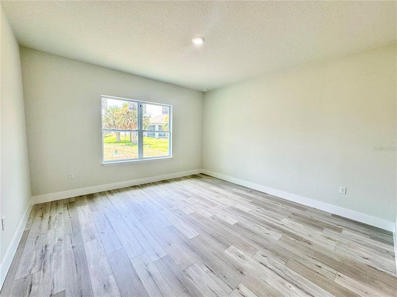 Spacious, unfurnished interior of a new home in , Sebring (Image 30).