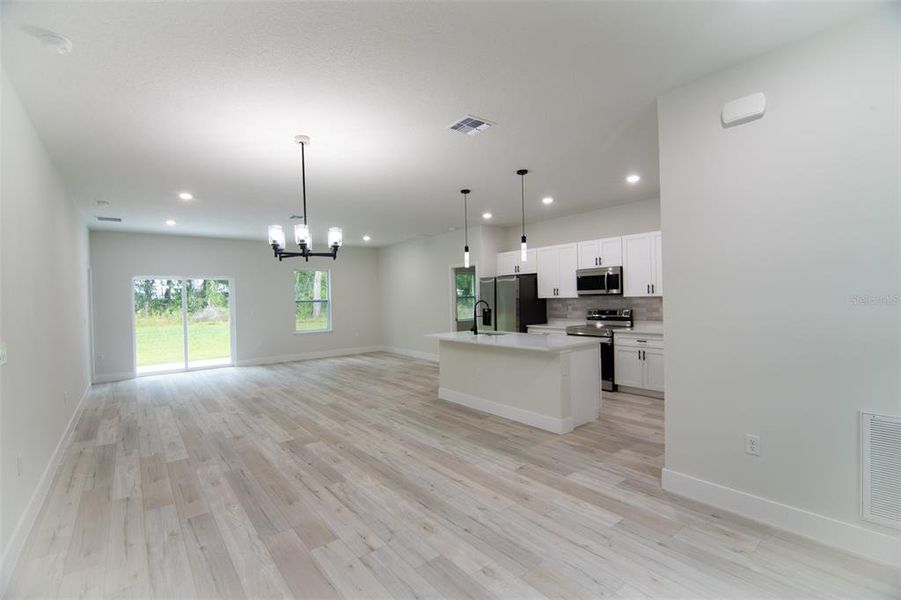 Spacious, unfurnished interior of a new home in , Ocala (Image 10).