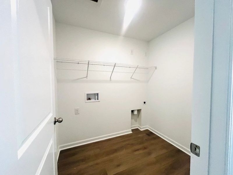 Spacious, unfurnished interior of a new home in Middleton Farms, Middlesex (Image 17).