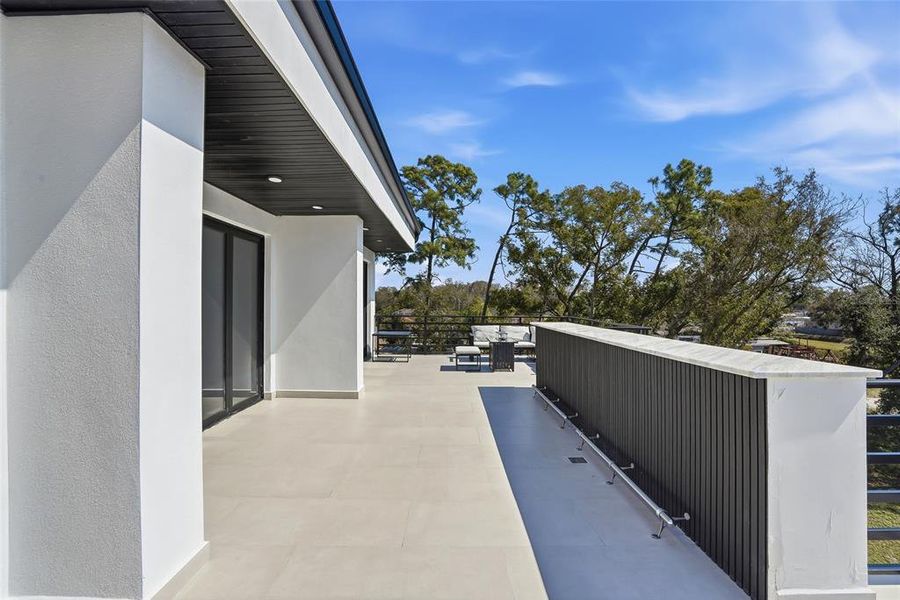 Exterior details and patio area of a home in , Tampa (Image 37).