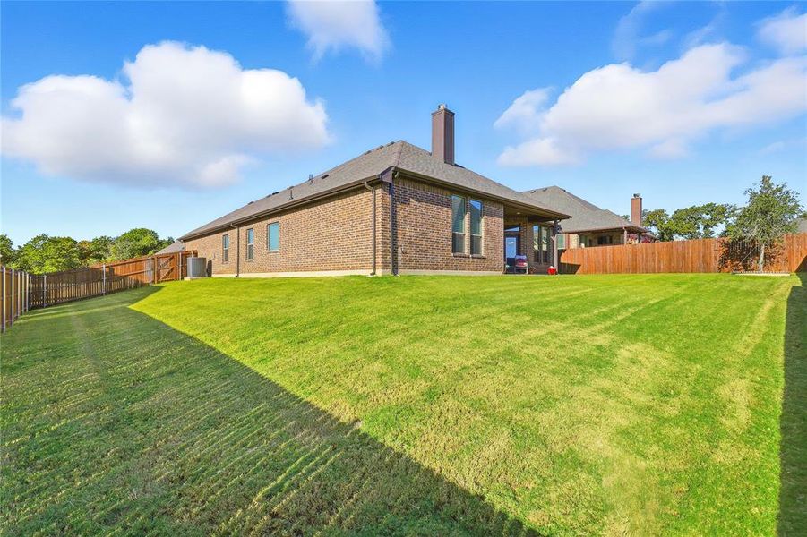 Exterior details and patio area of a home in Oak Hills, Burleson (Image 3).