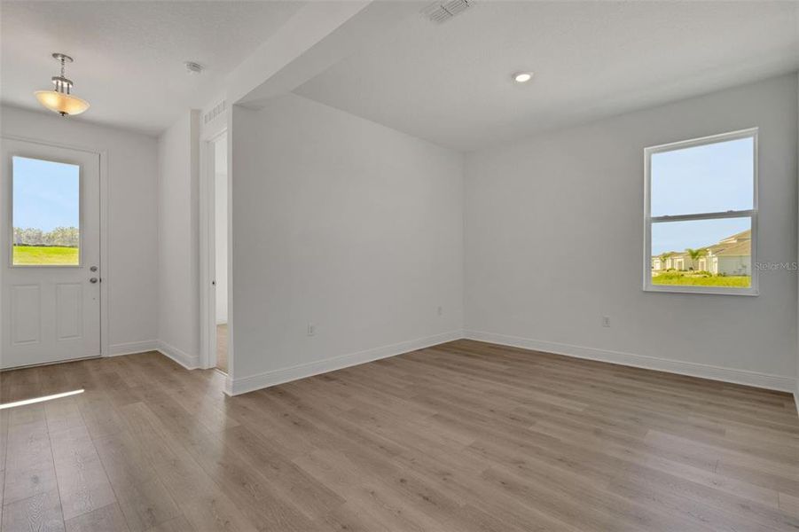 Spacious, unfurnished interior of a new home in Reserve at Hammock Oaks, Lady Lake (Image 41).