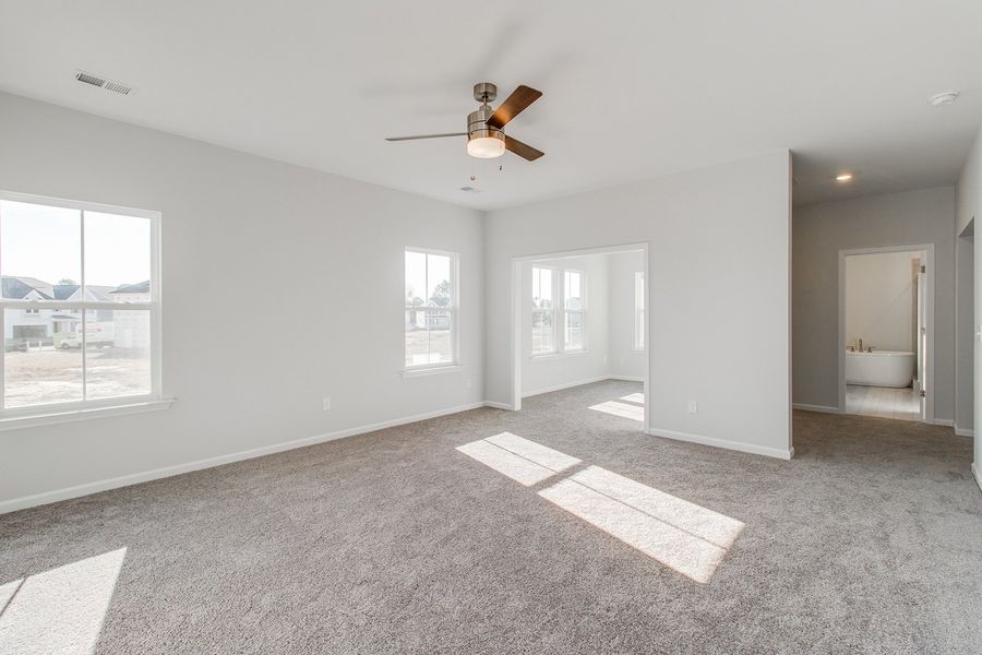 Spacious, unfurnished interior of a new home in Hendrix Farms, Lexington (Image 31).