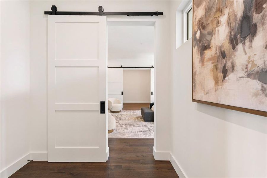 Spacious, unfurnished interior of a new home in , Tampa (Image 25).