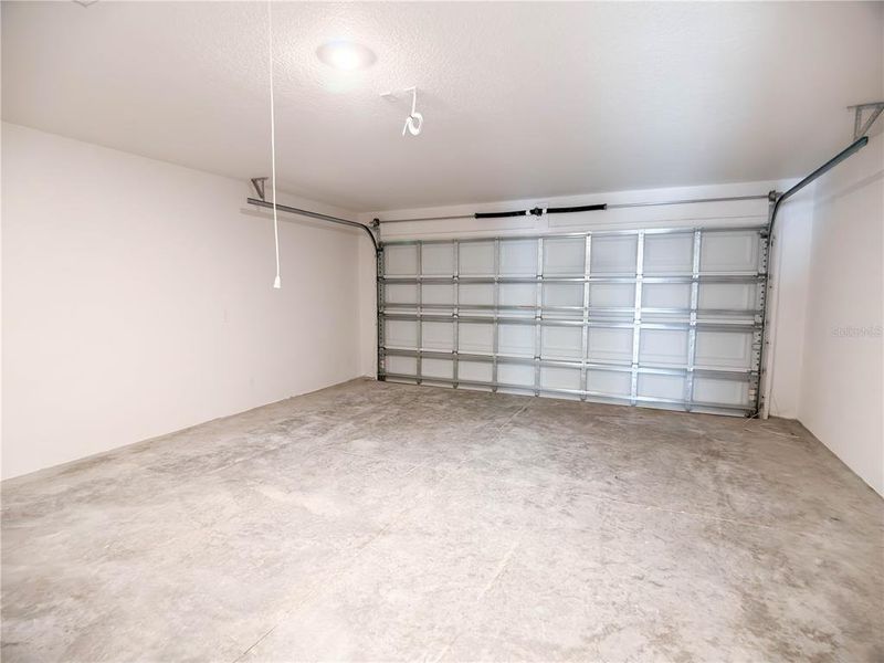 Spacious, unfurnished interior of a new home in , Ocala (Image 20).