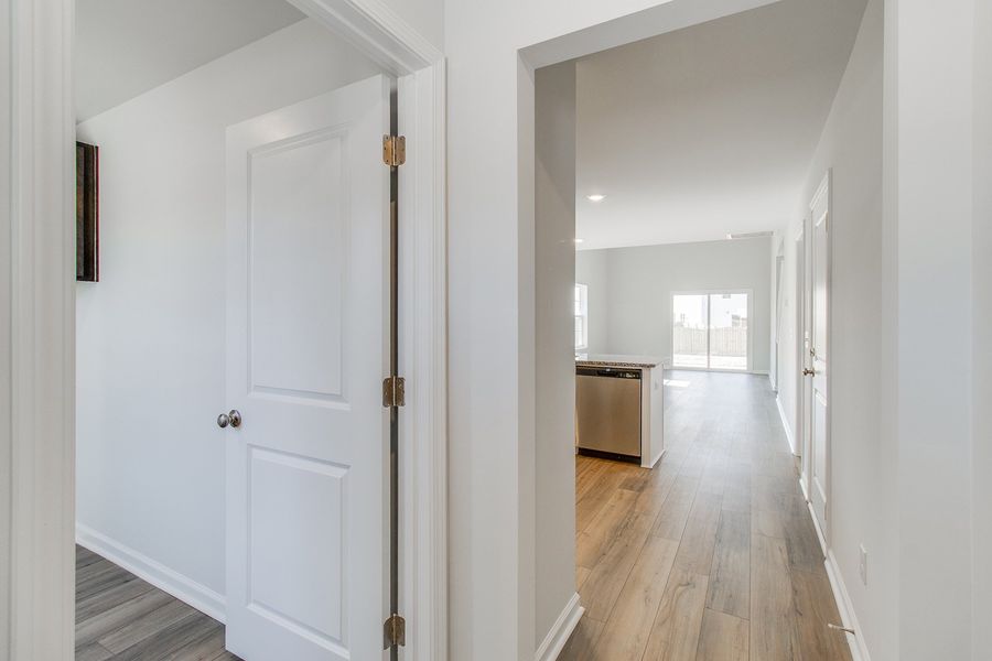 Spacious, unfurnished interior of a new home in Bluefield, Lexington (Image 13).