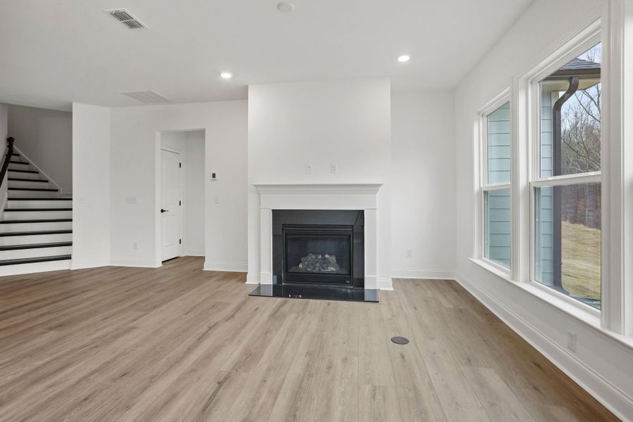 Spacious, unfurnished interior of a new home in Forest Creek, Waxhaw (Image 51).