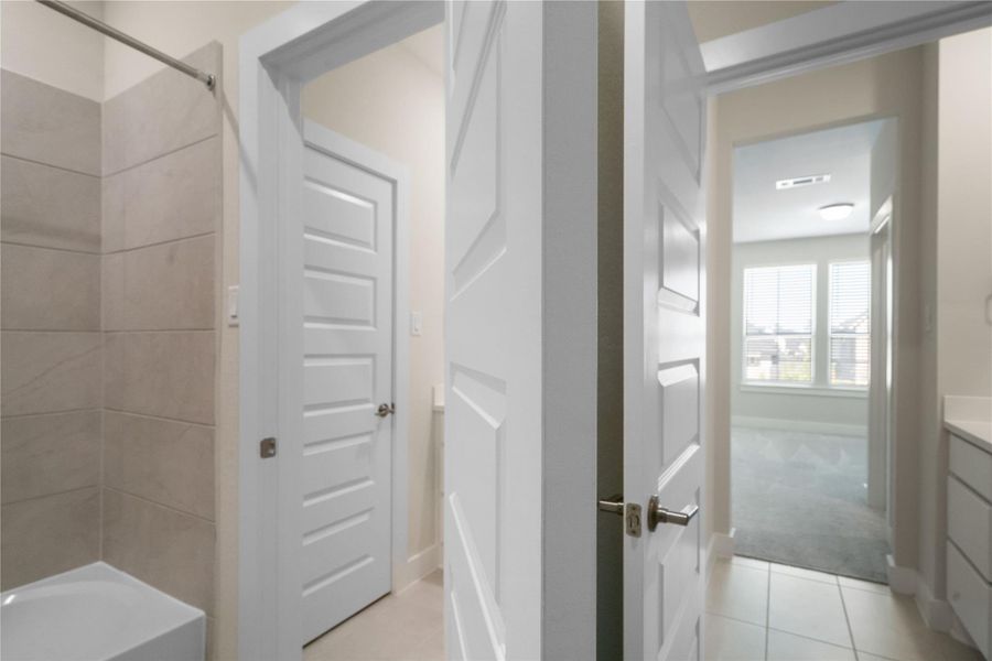 jack and jill bathroom