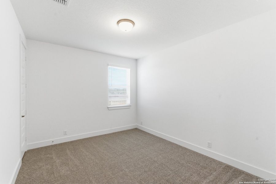 Spacious, unfurnished interior of a new home in Mesa Western, Cibolo (Image 21).