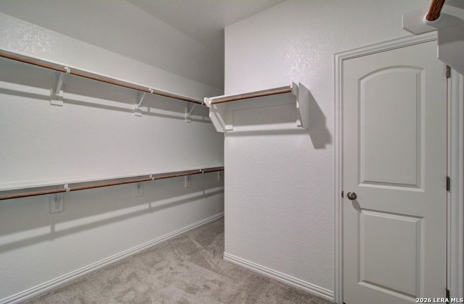 Spacious, unfurnished interior of a new home in Meyer Ranch - Enclave, New Braunfels (Image 21).