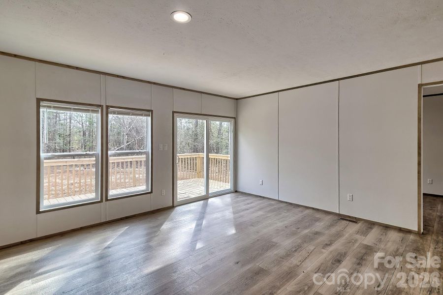 Spacious, unfurnished interior of a new home in , Kershaw (Image 30).