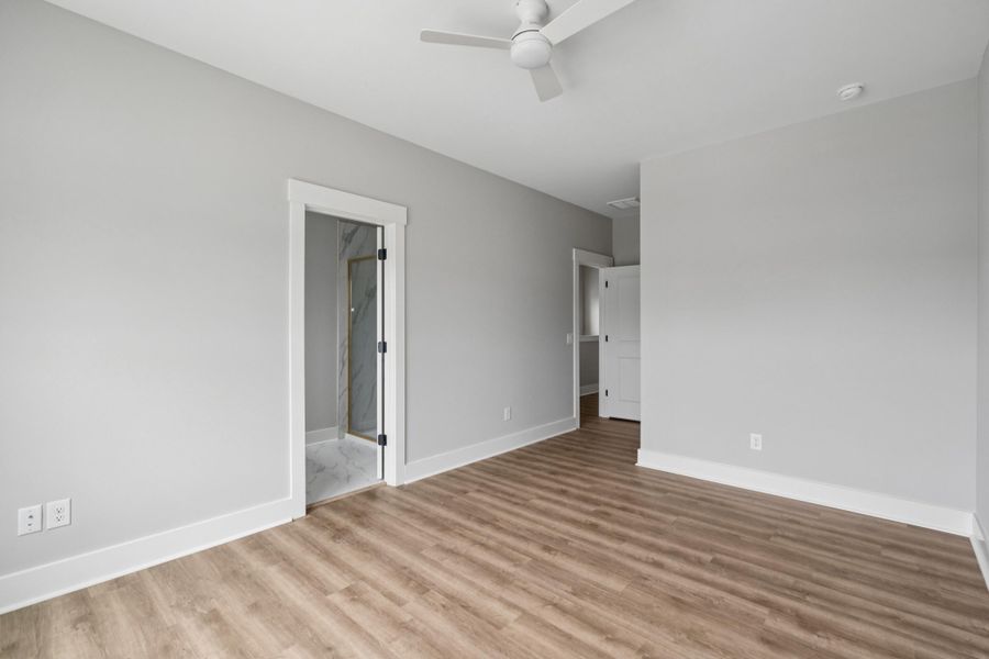 Spacious, unfurnished interior of a new home in , Goose Creek (Image 25).