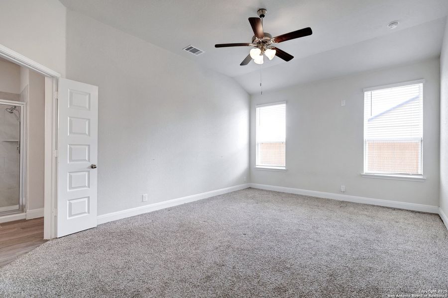 Spacious, unfurnished interior of a new home in Steele Creek, Cibolo (Image 21).