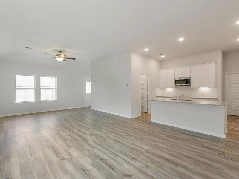 Spacious, unfurnished interior of a new home in River Ranch Meadows, Dayton (Image 15).