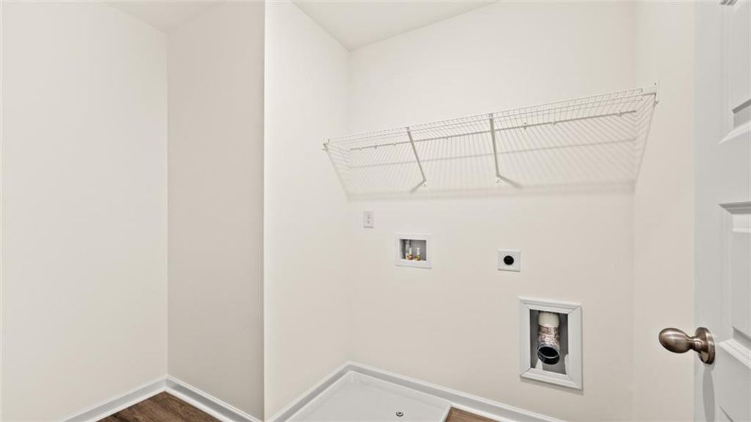 Spacious, unfurnished interior of a new home in Inverness at Sugarloaf, Lawrenceville (Image 29).