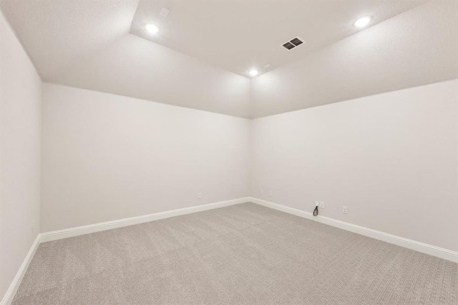 Spacious, unfurnished interior of a new home in Triple Diamond Ranch, Mansfield (Image 36).