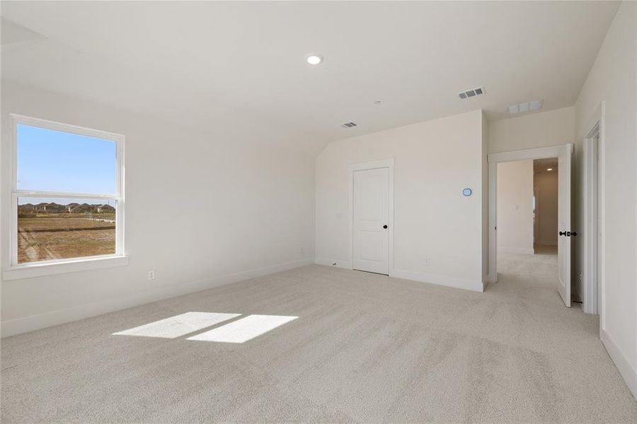 Spacious, unfurnished interior of a new home in Talia, Mesquite (Image 23).