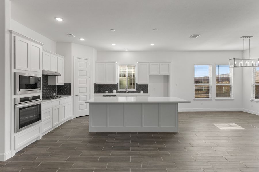 Representative furnished interior of a home built from the Westwood by Sandlin Homes in Lakesong, Midlothian (Image 9).