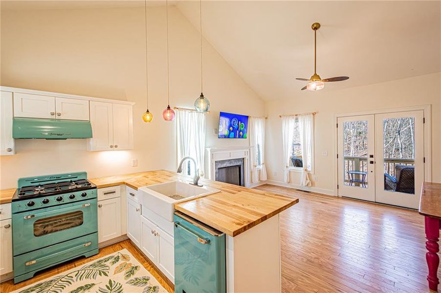 Furnished interior view inside a new home in , Dahlonega (Image 5).