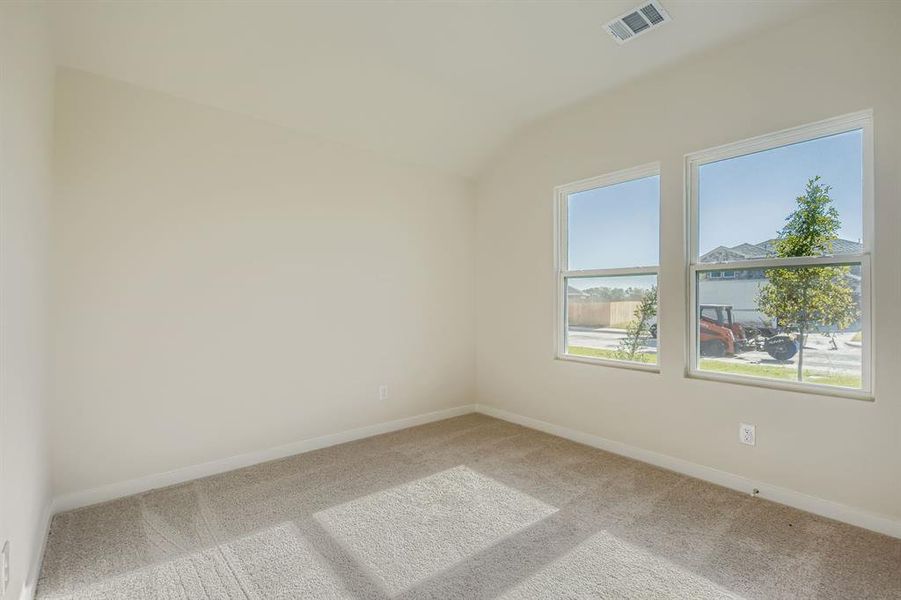 Spacious, unfurnished interior of a new home in Middlefield Village, Dallas (Image 9).