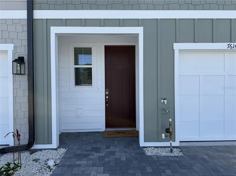 Exterior details and patio area of a home in , Tampa (Image 18).