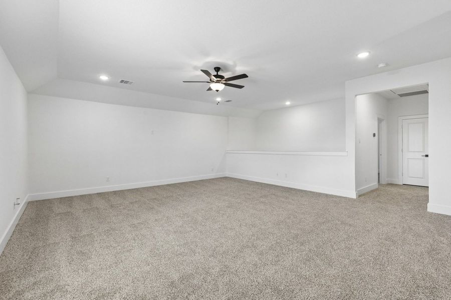 Spacious, unfurnished interior of a new home in Brahman Ranch, Venus (Image 26).